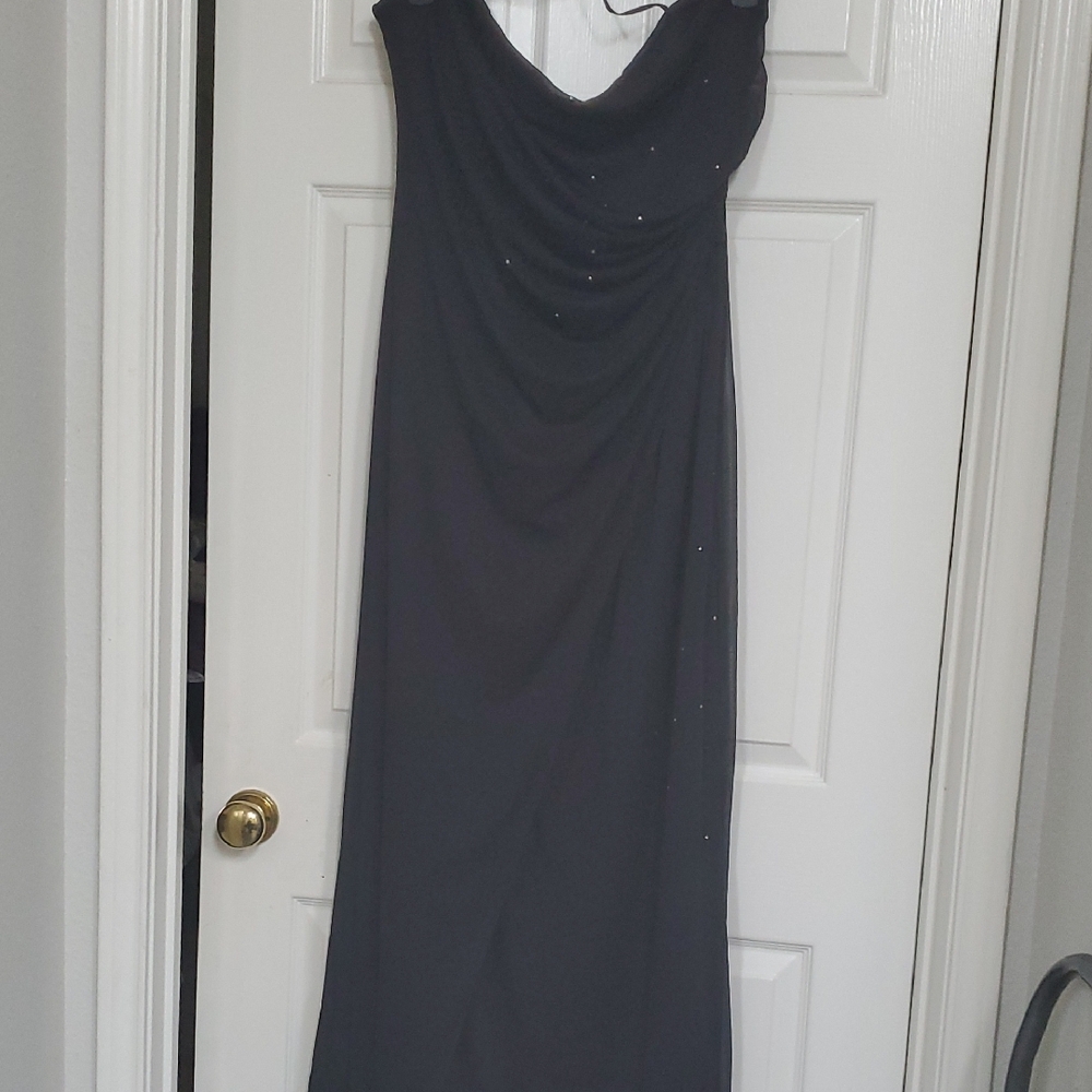 Eureka Elegant Black Evening Gown